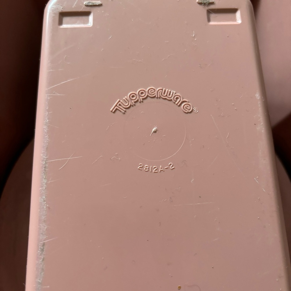Vintage Tupperware pink large rice plastic storage and dispenser container - Picture 7 of 16